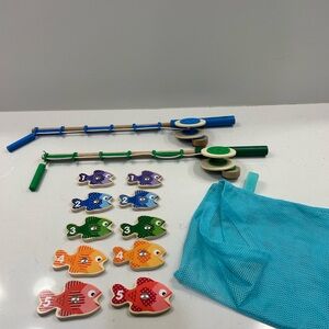 Melissa & Doug Catch & Count Wooden Fishing Game with 2 Magnetic Rods